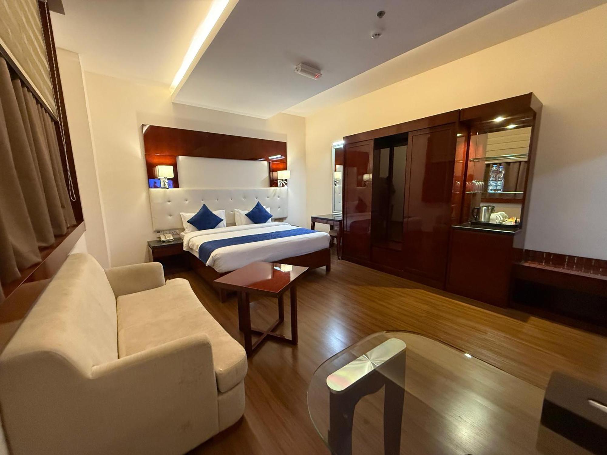 Golden Tulip Headington Hotel Maszkat Kültér fotó