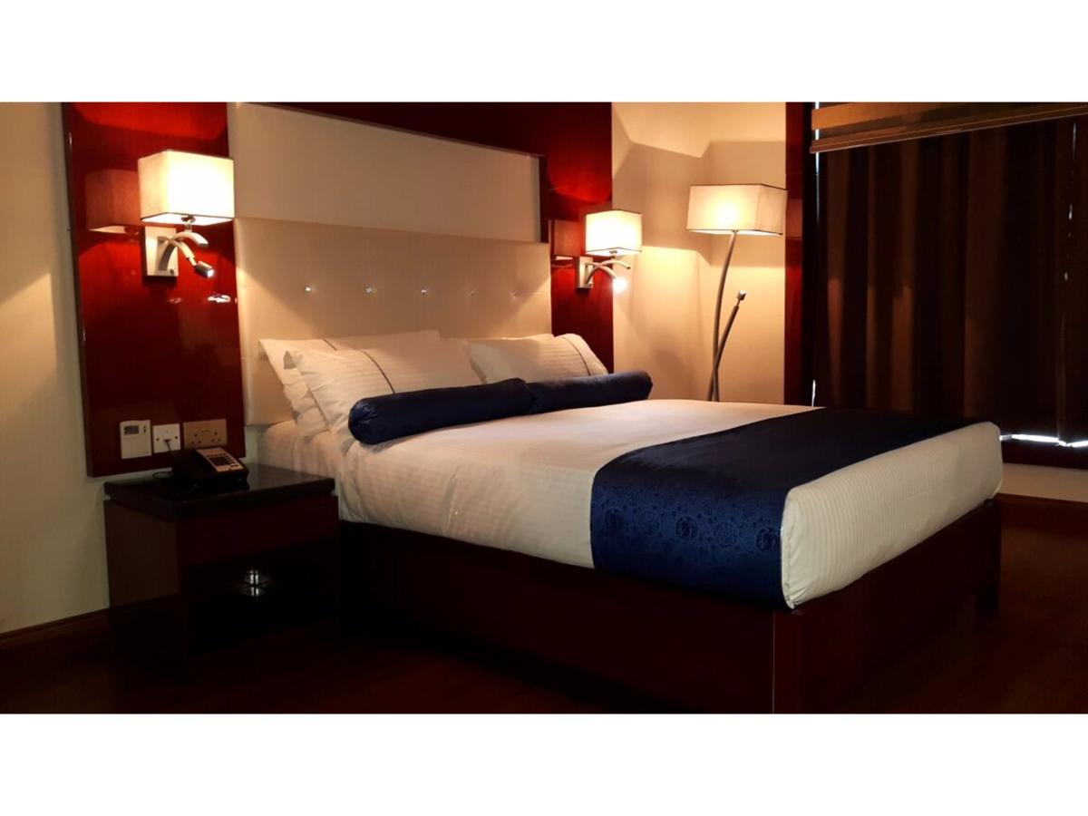 Golden Tulip Headington Hotel Maszkat Kültér fotó
